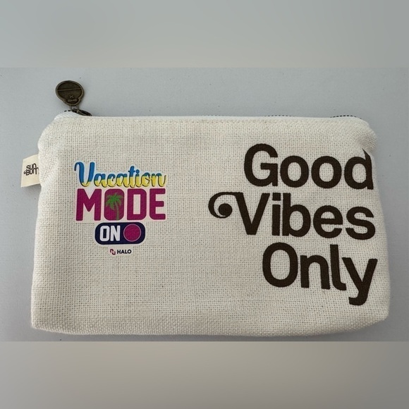 Handbags - 🛍️any 3 items for $6🛍️ Sun bum vacation mode on cosmetic travel Pouch with